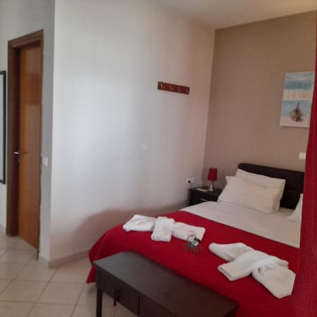 Aparthotel Delfini Akhladherí Esterno foto