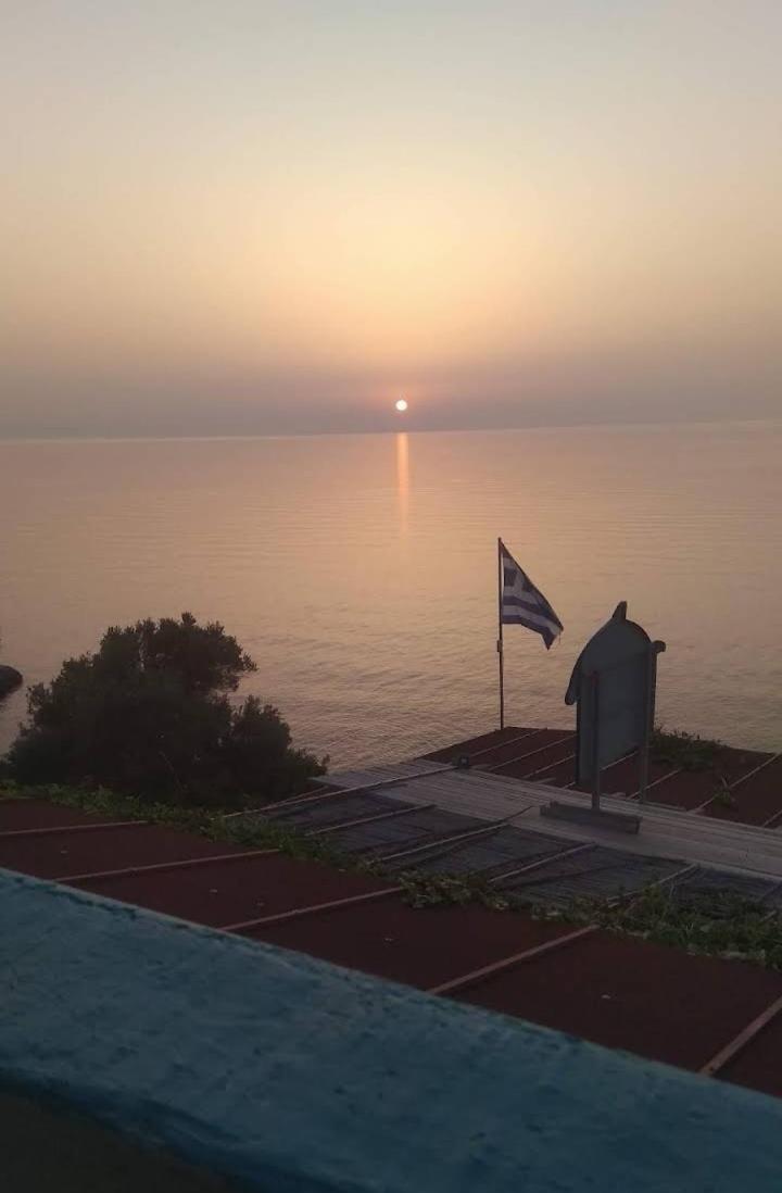 Aparthotel Delfini Akhladherí Esterno foto