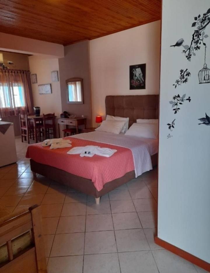 Aparthotel Delfini Akhladherí Esterno foto