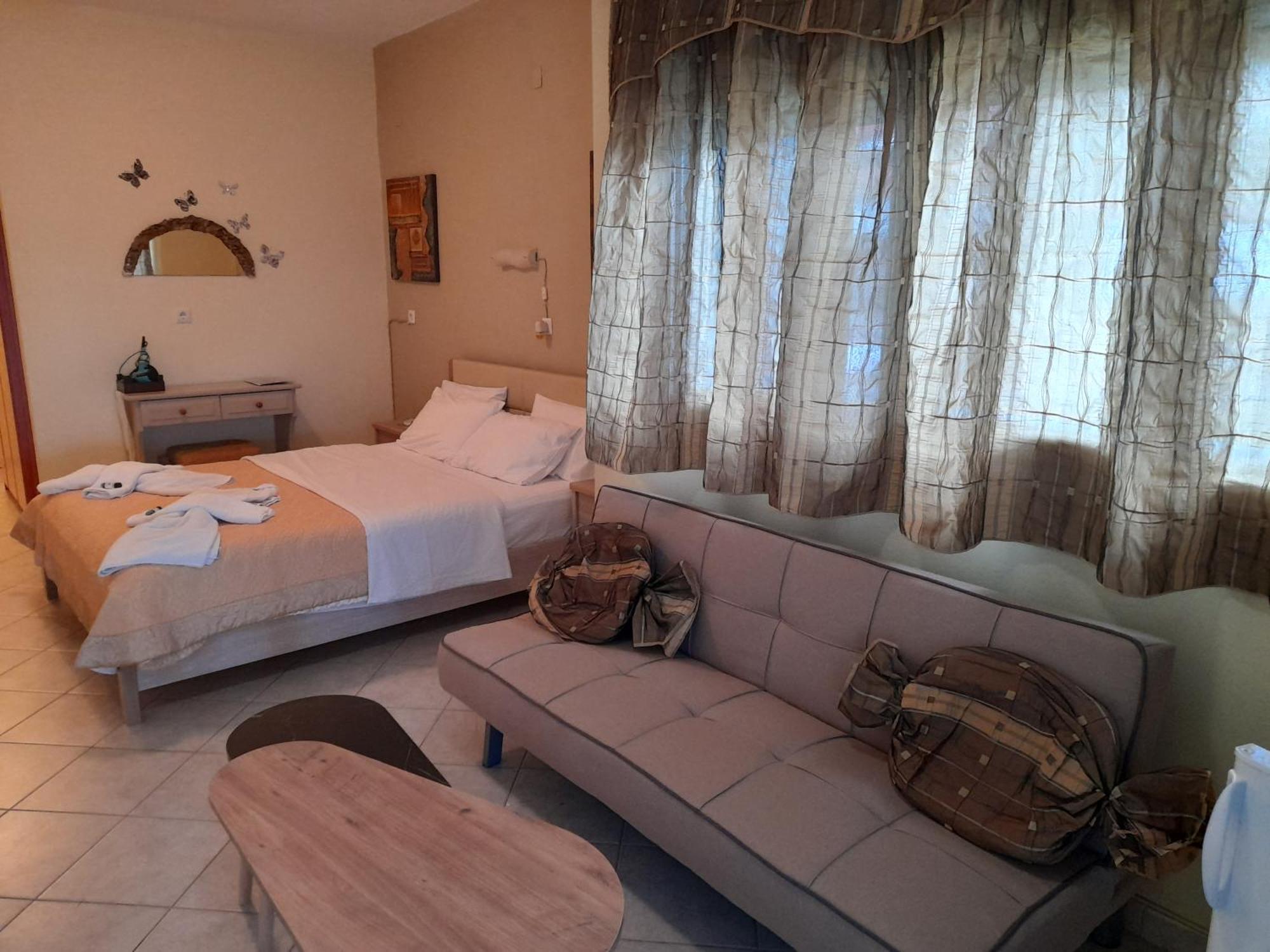 Aparthotel Delfini Akhladherí Esterno foto