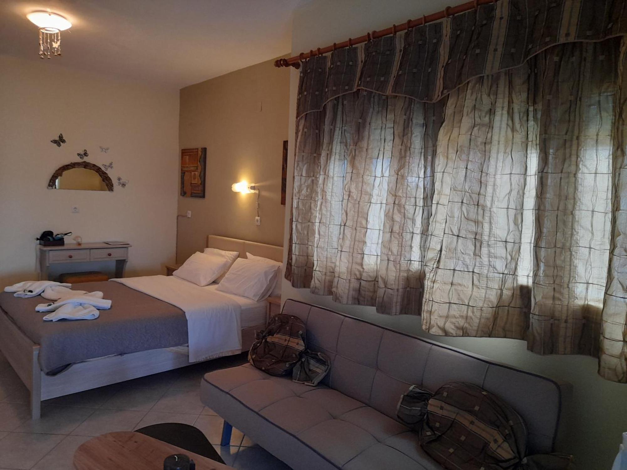 Aparthotel Delfini Akhladherí Esterno foto