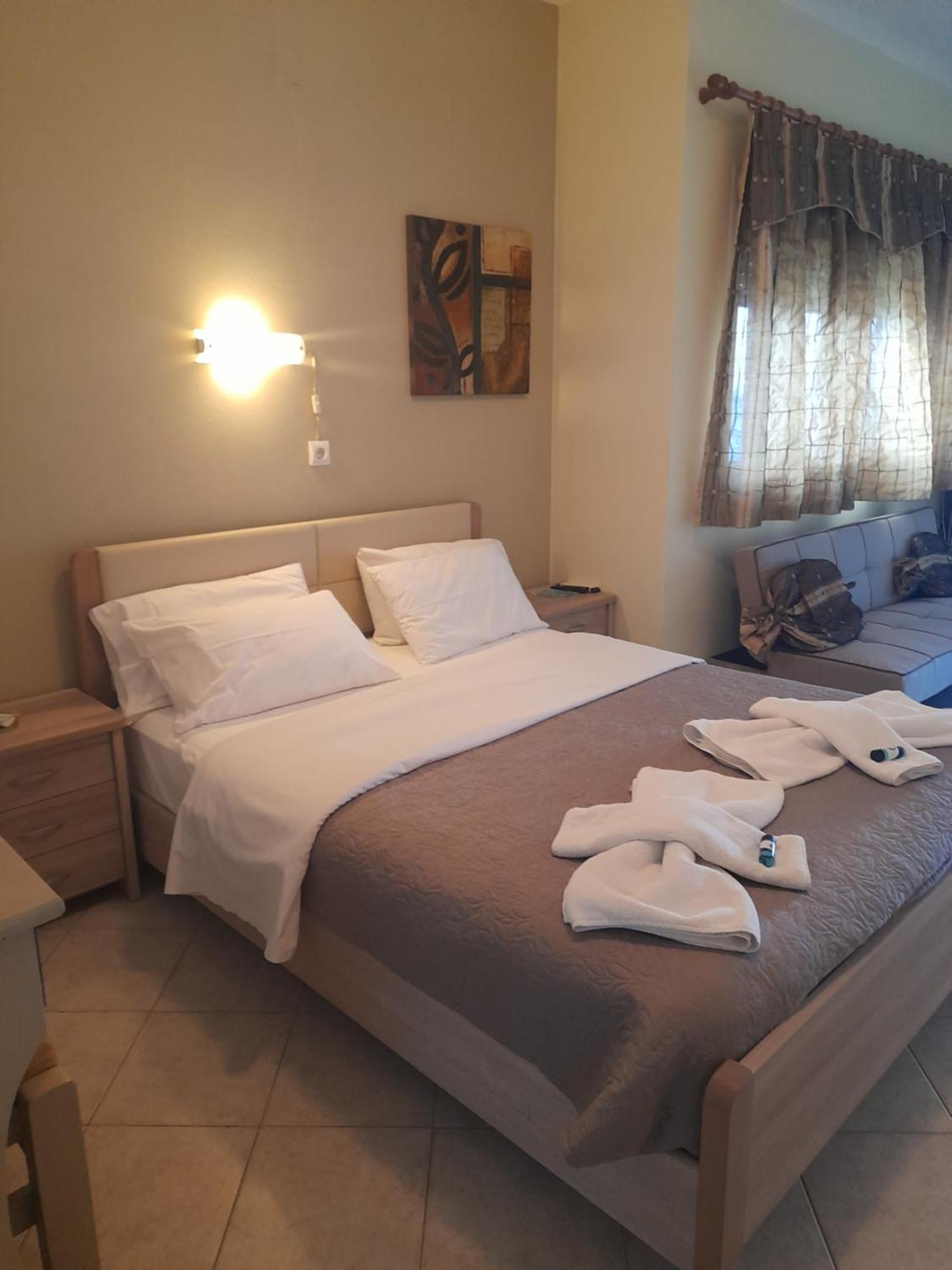Aparthotel Delfini Akhladherí Esterno foto