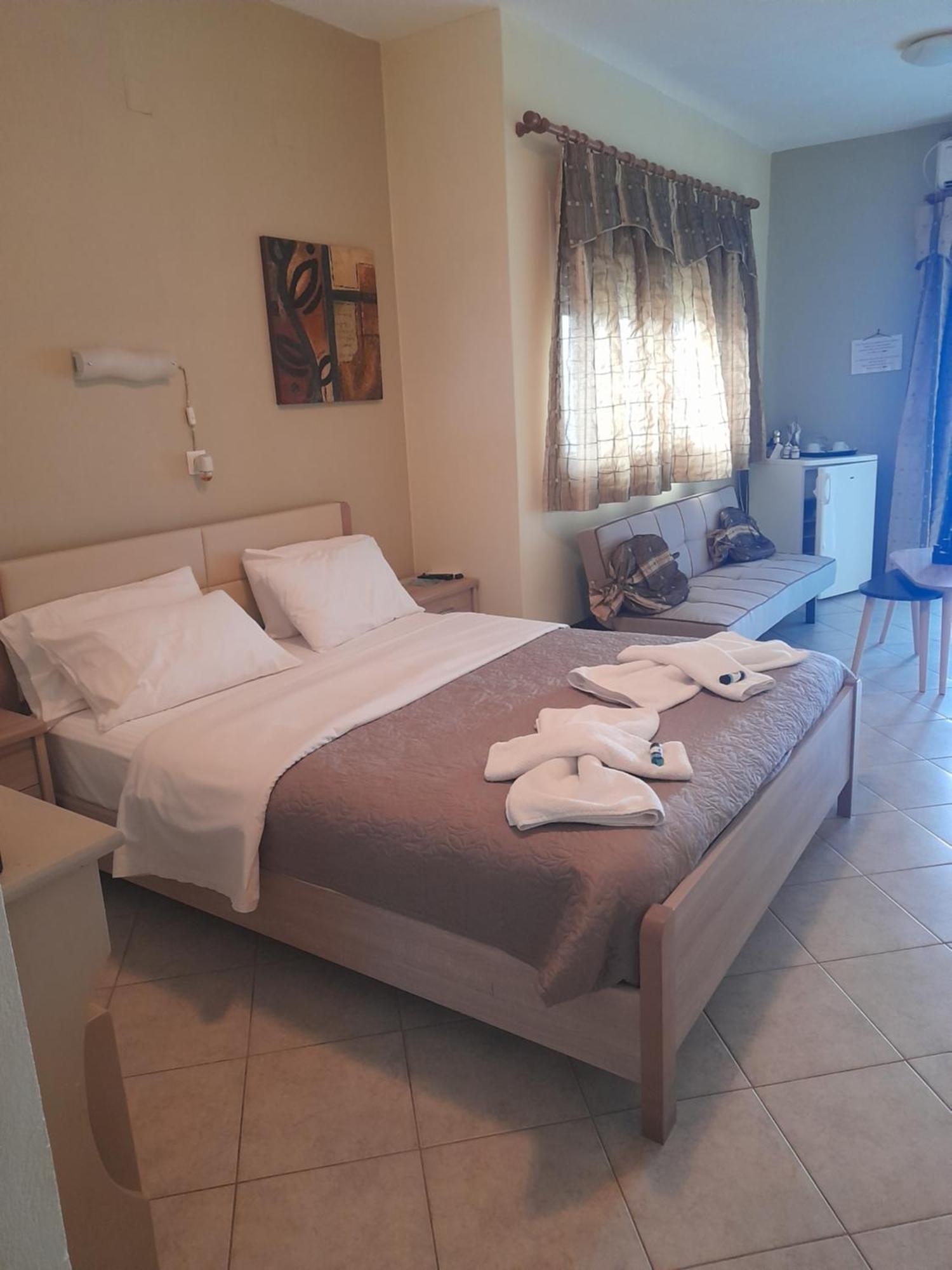 Aparthotel Delfini Akhladherí Esterno foto