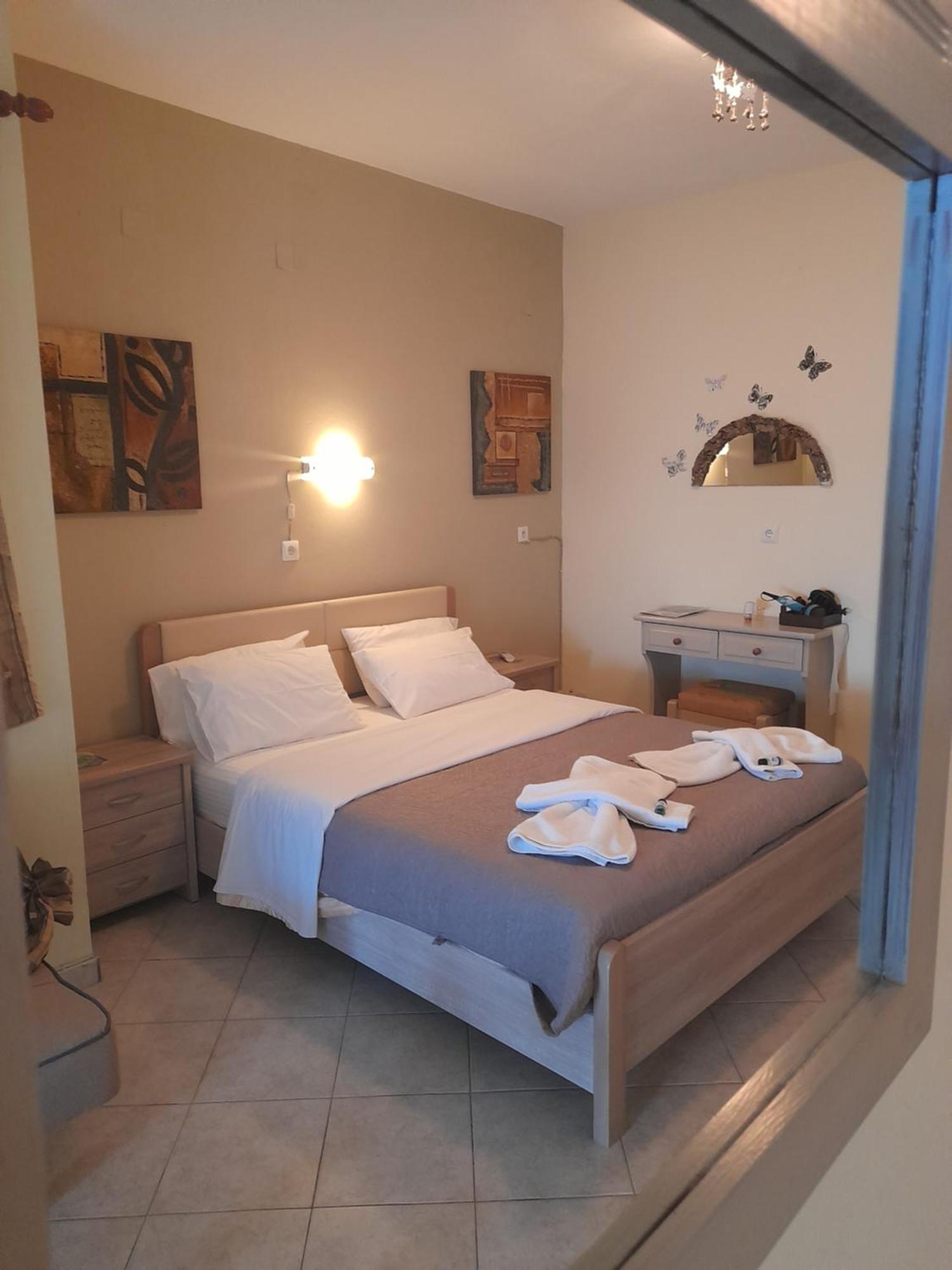 Aparthotel Delfini Akhladherí Esterno foto