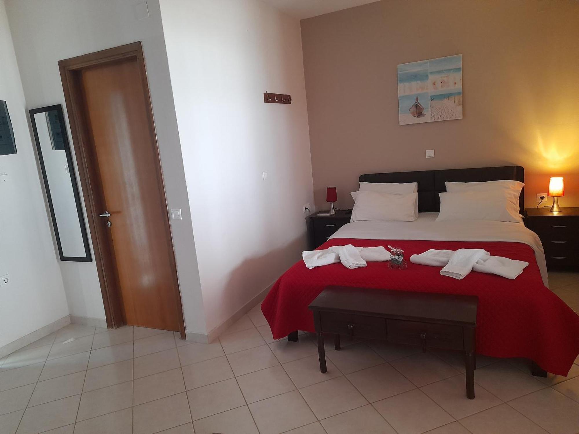 Aparthotel Delfini Akhladherí Esterno foto