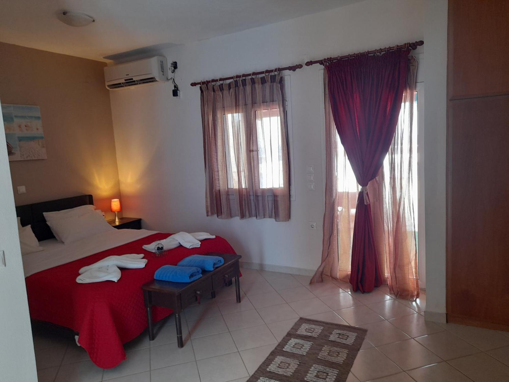 Aparthotel Delfini Akhladherí Esterno foto