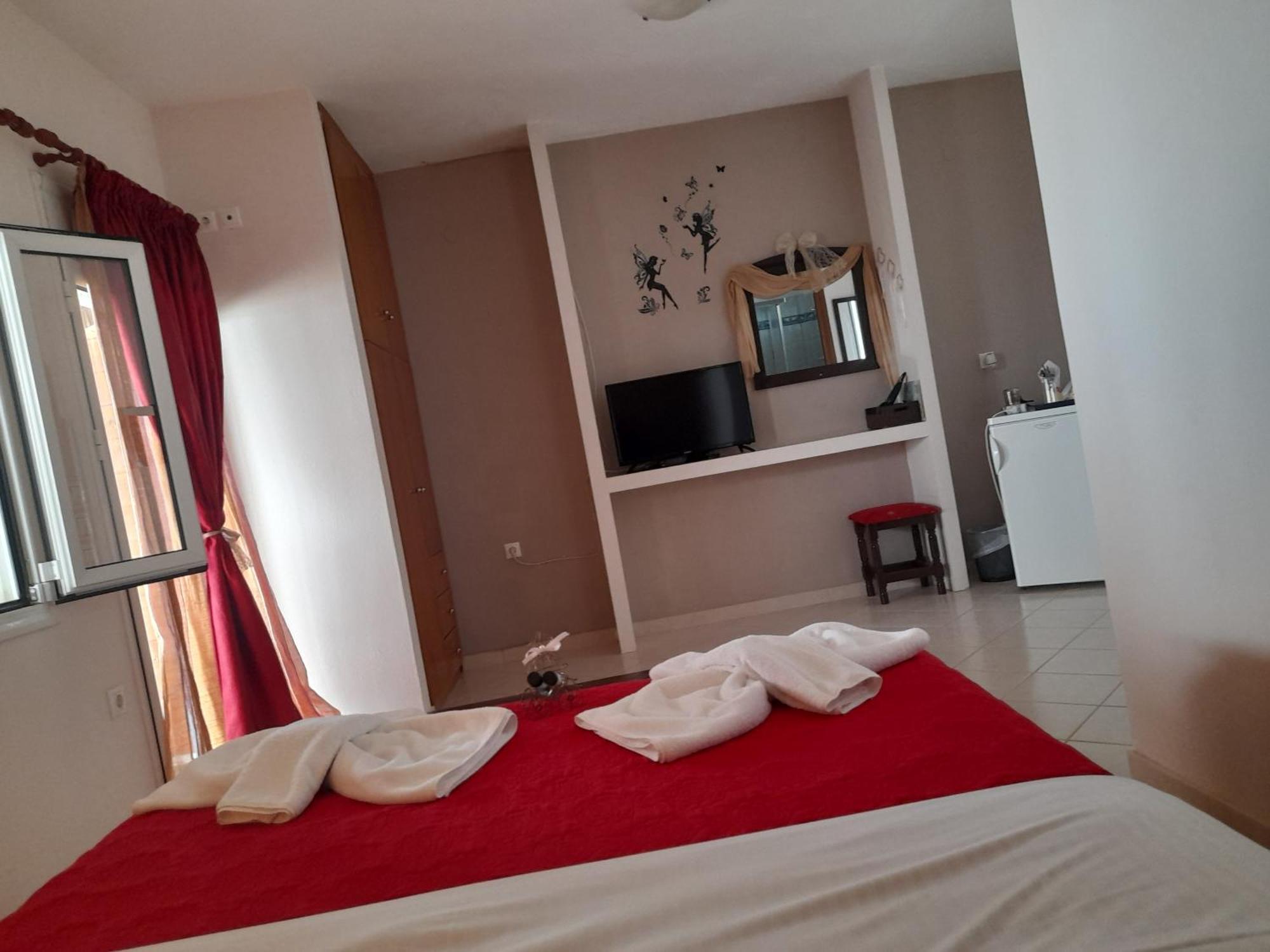 Aparthotel Delfini Akhladherí Esterno foto